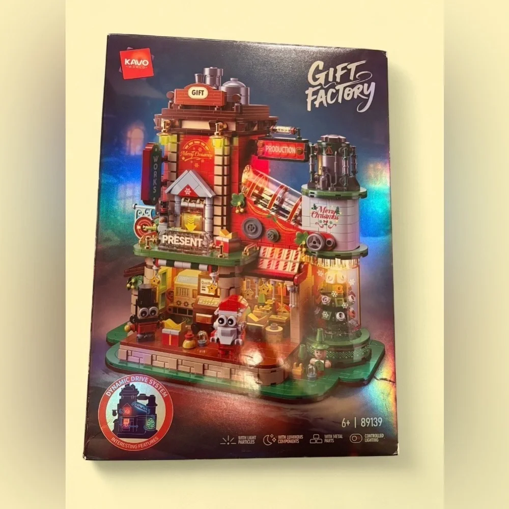 Christmas Gift Factory Building Blocks Set 2775 pcs Light-Up DIY Holiday Village - Picture 15 of 15